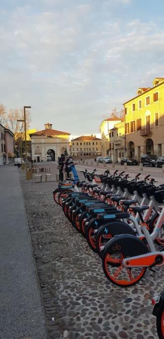 Storico Alloggio Fronte Piazza In Borgo Portello Pádua Exterior foto